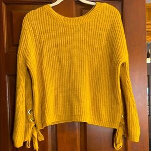 LOVE BY DESIGN Cozy Mustard Sweater
SIZE M